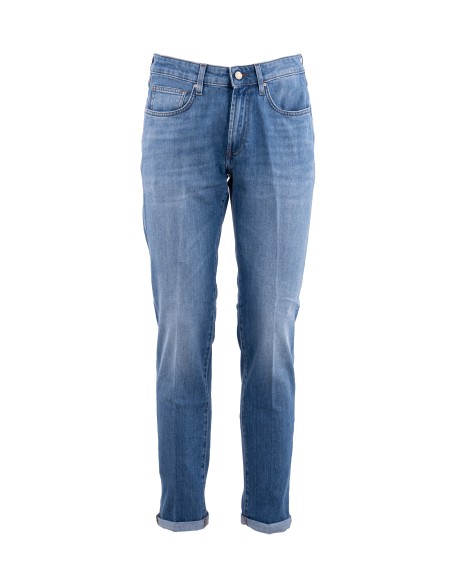 Shop DON THE FULLER  Jeans: Don The Fuller jeans "Wilson".
Regular fit.
Lavaggio blu chiaro.
Bottone oro, zip, orlo con risvolto, salpa scamosciata tabacco, pallino tono su tono.
Composizione: 98,5% Cotone, 1,5% Elastan.
Made in Italy.. WILSON-D